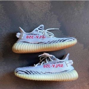 Yeezys Zebra's
